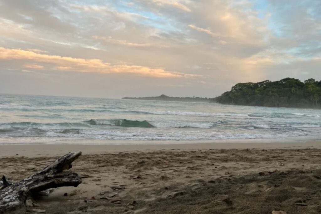 Une plage de Puerto Viejo sur la côte Caraïbe au Costa Rica