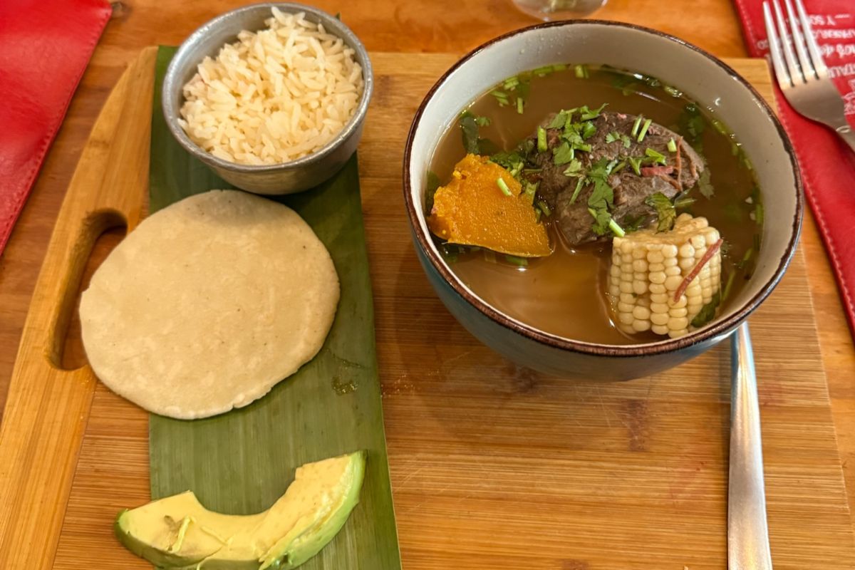 96E91ED7-8A4A-4E5B-947F-AD2BD6ABC91C Olla de Carne, plat chaud mijoté du Costa Rica